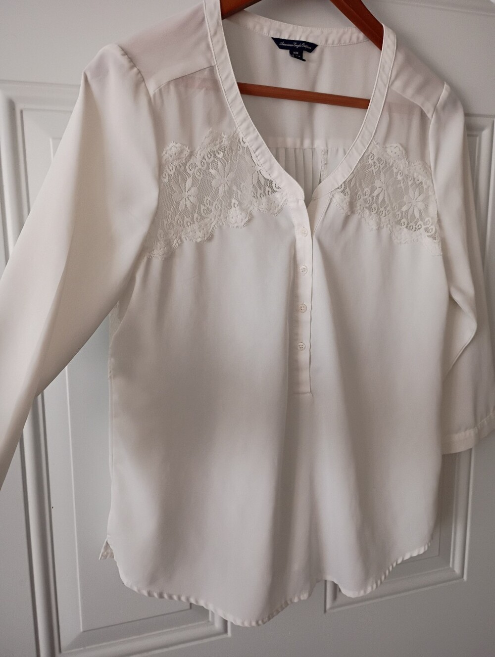 White Lace-Accent Women's Blouse American Eagle Outfitters.